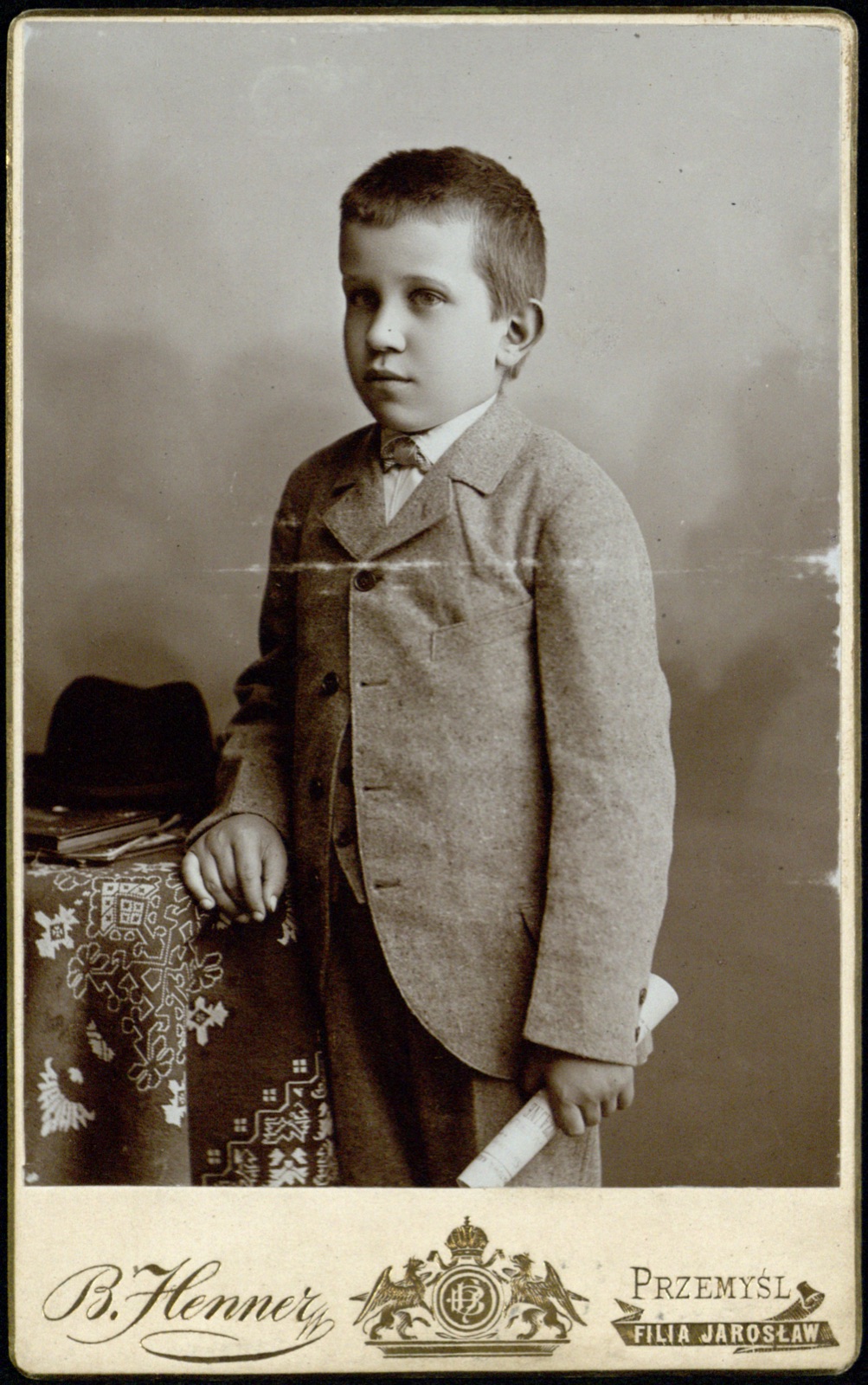 portret chłopca (fotografia gabinetowa, ok. 1890–1906)