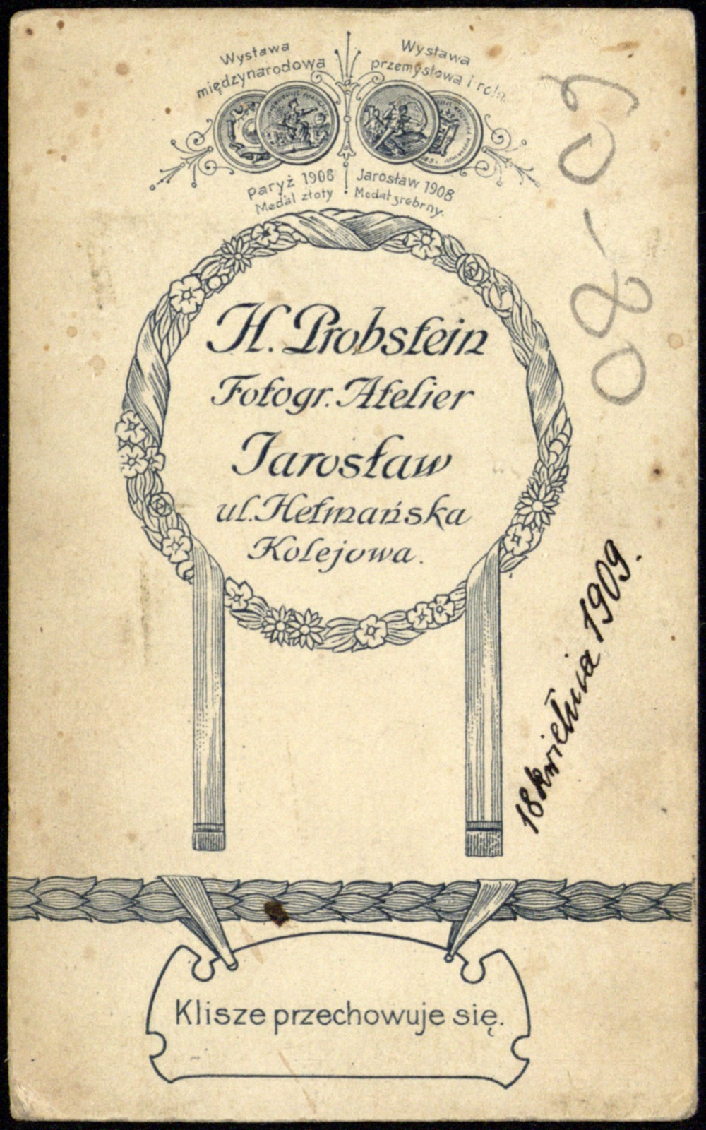Odwrocie karty: portret młodej kobiety z profilu, datowany 1909 (fotografia gabinetowa)