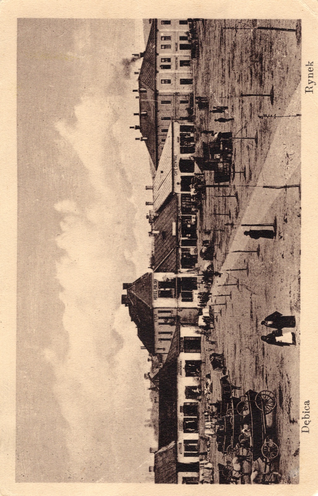 Rynek (widok pierzei; „Hotel Polski”, „Café Central”, sceny targowe); nakł. Fl. Hauser, Dębica; OBIEGOWA (1915)