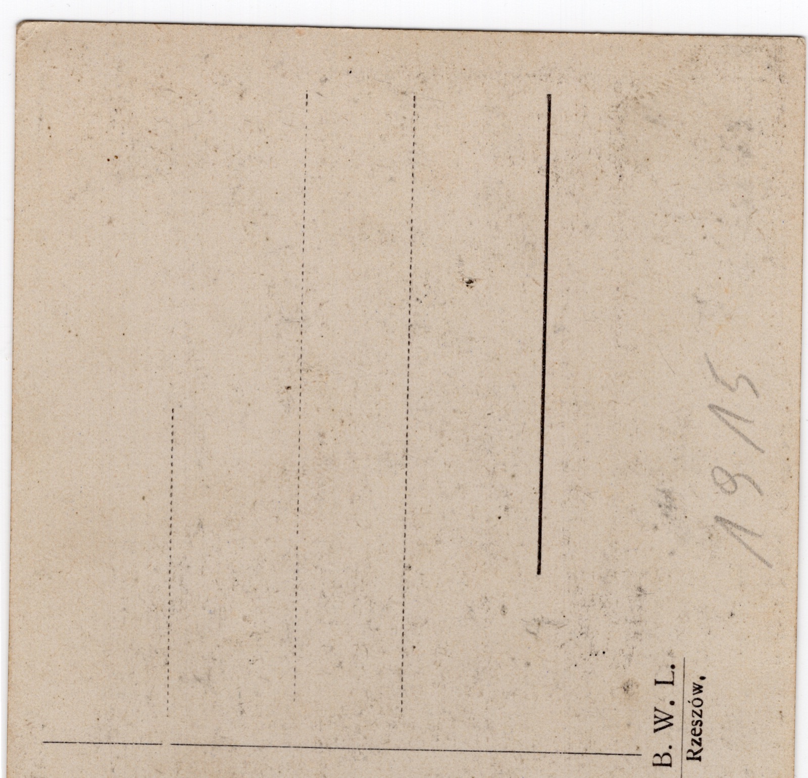 Odwrocie karty: Ulica 3-go Maja (pierzeja z okazałym gmachem o strzelistych sterczynach); nakł. B.W.L., Rzeszów; nieobiegowa (~1915)