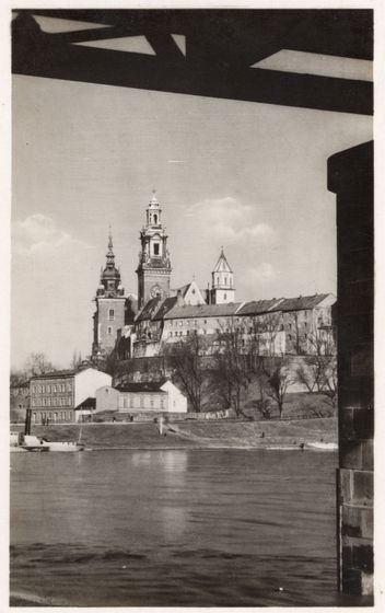 Wawel spod przęsła mostu