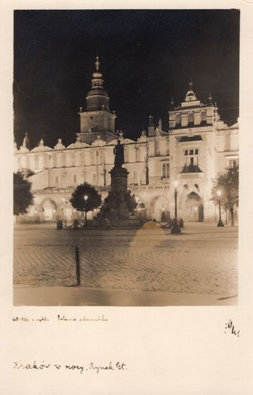 Nokturn z iluminowanym pomnikiem
