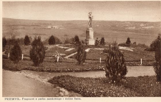 Park zamkowy nad doliną Sanu
