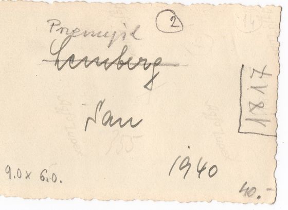 Odwrocie karty: San z filarem zburzonego mostu