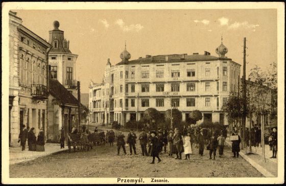 Ożywiony plac na Zasaniu